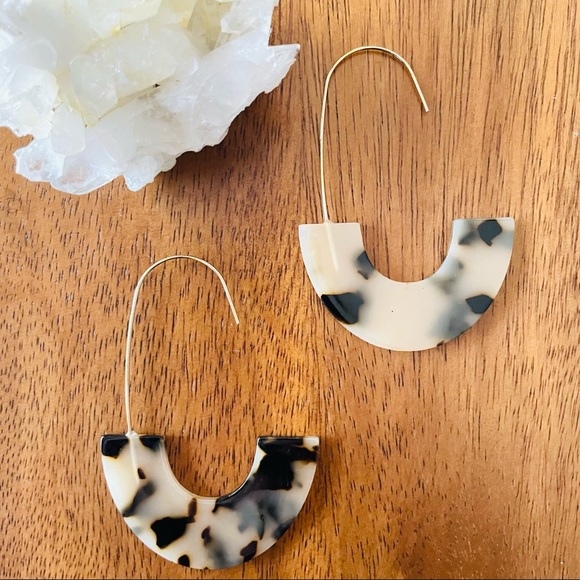 Maryn Resin Crescent Hoop Earrings in Tortoise - Picture 3 of 4